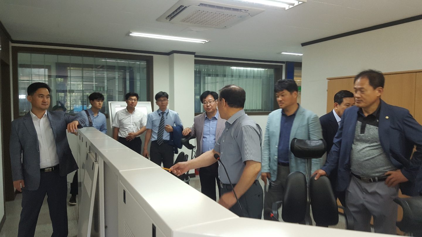 동두천시의회 방문 사진.jpg